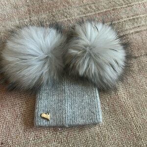 Mi loves genuine fur Pom hat